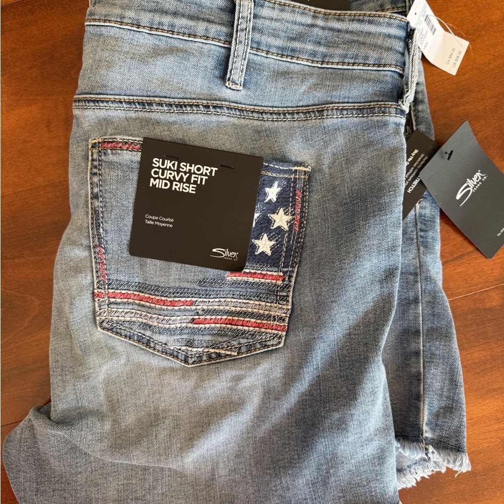 Plus Silver Jeans Co. Americana Luxe Suki Mid Rise Shorts - Picture 2 of 5